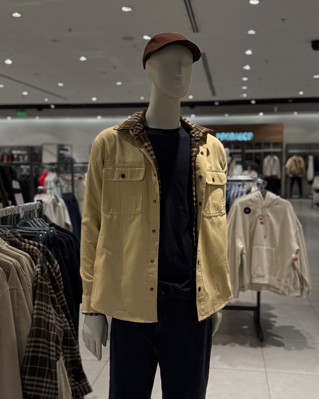 Un recorrido por @renner_ar en Paseo del Jockey = tentación pura 🎒👕
Te dejamos algunas de nuestras prendas favoritas de la temporada con precios súper especiales.
Vení a armar tus combinaciones