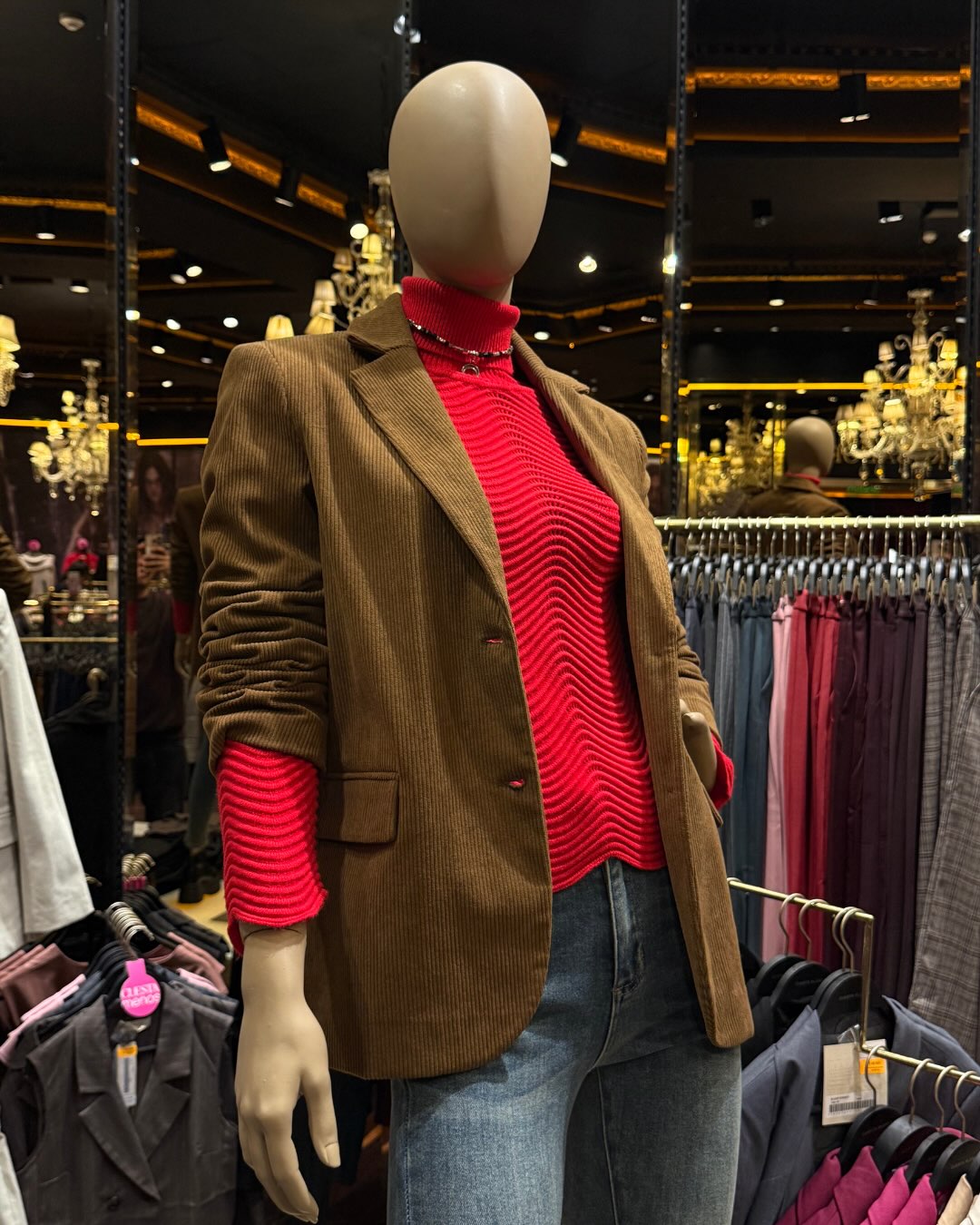 Los mejores looks de @cuestablancaoficial hoy tienen precios increíbles en Paseo del Jockey.
Recorrimos la tienda y armamos una selección con los infaltables de esta liquidación 🔥
Te esperamos en el local para encontrar el tuyo 📍✨